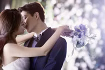 Em hôn tôi, thì có nghĩa là gì?