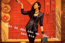 Á hậu Tú Anh trêu đùa chồng khi hát ca khúc của Văn Mai Hương