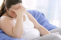 Đau lòng vợ trẻ sau sinh bị chồng ví như "lợn nái"