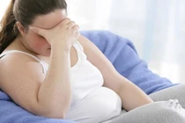 Đau lòng vợ trẻ sau sinh bị chồng ví như "lợn nái"