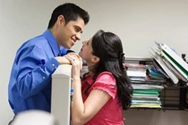 Vợ đau khổ phát hiện chồng ngoại tình nhưng không dám nói