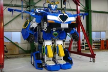 Video: Xe biến hình thành robot cao gần 4 m như trong phim Transformers