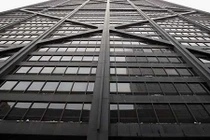 Video: Thoát chết khi thang máy rơi tự do hơn 80 tầng