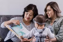 Mẹ chồng lẻn vào phòng sinh làm 1 việc khiến con dâu tức “ói máu“