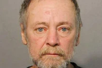 Vợ chết cả tháng trong phòng ngủ, chồng nói không hay biết