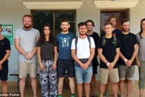 Campuchia bắt 10 thanh niên Tây mở tiệc thác loạn