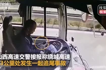 Video: Mải dùng điện thoại, tài xế xe buýt gây tai nạn nghiêm trọng