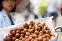 Gốc tích của hàng triệu chiếc bánh rán bẩn mỗi ngày