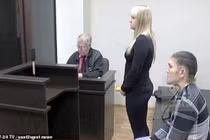 Bị bạn gái đâm 13 nhát vẫn cầu hôn trước toà