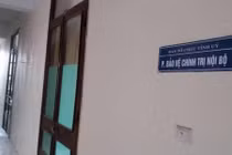 Trưởng phòng bị cách chức vì dùng bằng giả: Vẫn còn may chán!