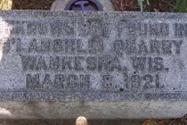 Hài cốt bé trai trôi nổi trong ao và bí mật về “Tiểu lãnh chúa Fauntleroy“