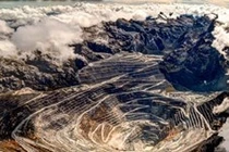 Video: "Đột nhập" mỏ khai thác vàng trên mây lớn nhất thế giới