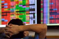 Kiếm tiền và giữ mình: Tâm sự kẻ sống sót qua "cơn say ngàn tỷ"