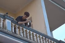 Vlog Việt và tệ nạn “móc mắt kiếm view”