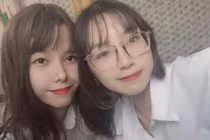 Hai ‘cô nàng’ khoe nhan sắc xinh như hot girl trong một bức ảnh