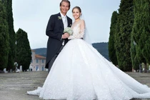 Tiểu thư 9X diện váy đính 500.000 viên pha lê trong đám cưới