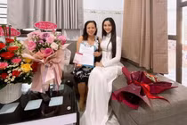 Tường Vi tặng mẹ một miếng đất và sổ tiết kiệm nhân ngày 8/3