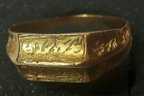 Tài xế "choáng" khi đào được chiếc nhẫn vàng giá 300 triệu đồng