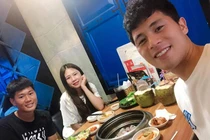 Bạn gái Lâm Tây và loạt WAGs Việt thân thiết với gia đình người yêu