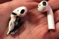 Hoảng hồn vì tai nghe Apple Airpods đắt tiền bất ngờ phát nổ