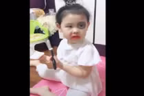 Video: Bé gái làm đẹp như người lớn và cái kết cực thốn