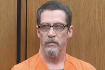 Chàng trai cầu xin tòa án tha cho người bắt cóc mình 13 năm