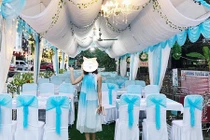 Dở khóc dở cười cô gái ăn mặc đẹp ai ngờ giống hệt ghế ngồi