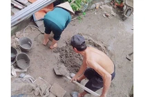 Con dâu xây nhà, bố mẹ chồng quần quật phụ vữa đến tận quá trưa
