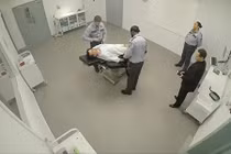 Video: Hy hữu tử tù tiêm thuốc độc không chết, đêm về ngủ ngon lành