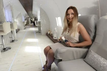 Cô gái chi gần 1 tỷ cải tạo phi cơ cũ thành salon đẹp mê mẩn