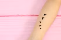 Video: Mẹo làm hình xăm giả cực chất