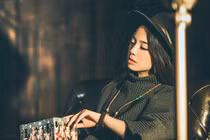 Phụ nữ thông minh biết cách tiêu tiền của chồng để chiều chồng