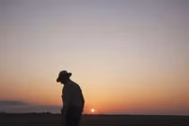 Một người vẫn còn khoe những điều này ở tuổi trung niên thì thường thấp kém