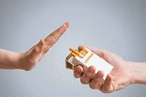 Video: Khói thuốc bám trên quần áo gây hại sức khỏe thế nào?