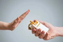 Video: Khói thuốc bám trên quần áo gây hại sức khỏe thế nào?