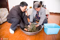 Phát hiện “khối thịt bầy nhầy”, không ngờ là vật quý hơn 35 tỷ đồng?