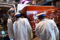 Hé lộ thủ tục tâm linh khi đưa Anh Vũ về quê