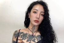 Xao xuyến trước vẻ chất ngầu của cô nàng thợ xăm Hàn Quốc