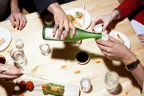 Đi ăn bất ngờ gặp sếp, phải làm sao cho thấu tình đạt lý