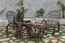 Chiêm ngưỡng tượng đài Bác Hồ trên khắp hành tinh