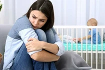Mẹ bỉm sữa cô đơn vật lộn với trầm cảm sau sinh