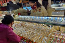 Chán vàng, các bà nội trợ rủ nhau chơi chứng khoán