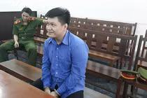 Xét xử kẻ chém đứt tay nam thanh niên vì bị nhìn đểu