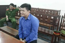 Xét xử kẻ chém đứt tay nam thanh niên vì bị nhìn đểu