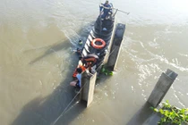 Thanh niên để lại xe máy, cuốn nhật ký trên cầu rồi nhảy xuống sông