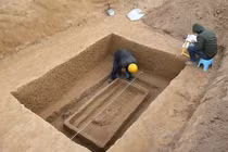 Xây dựng, choáng váng vì 260 ngôi mộ đầy kho báu khắp thửa đất