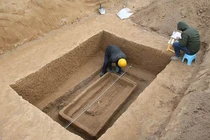 Xây dựng, choáng váng vì 260 ngôi mộ đầy kho báu khắp thửa đất