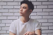 Nam ca sĩ bị tai biến gần như liệt nửa người là ai?