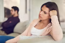 Bắt quả tang chồng ngoại tình, vợ đem bao cao su đã dùng đi kiện