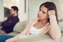 Bắt quả tang chồng ngoại tình, vợ đem bao cao su đã dùng đi kiện